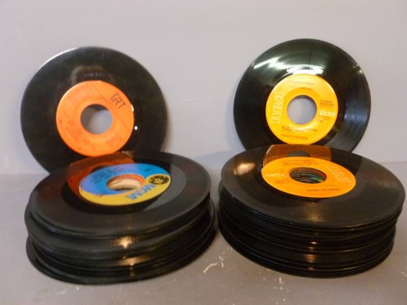 lot 123 image: Collectible 45s Records