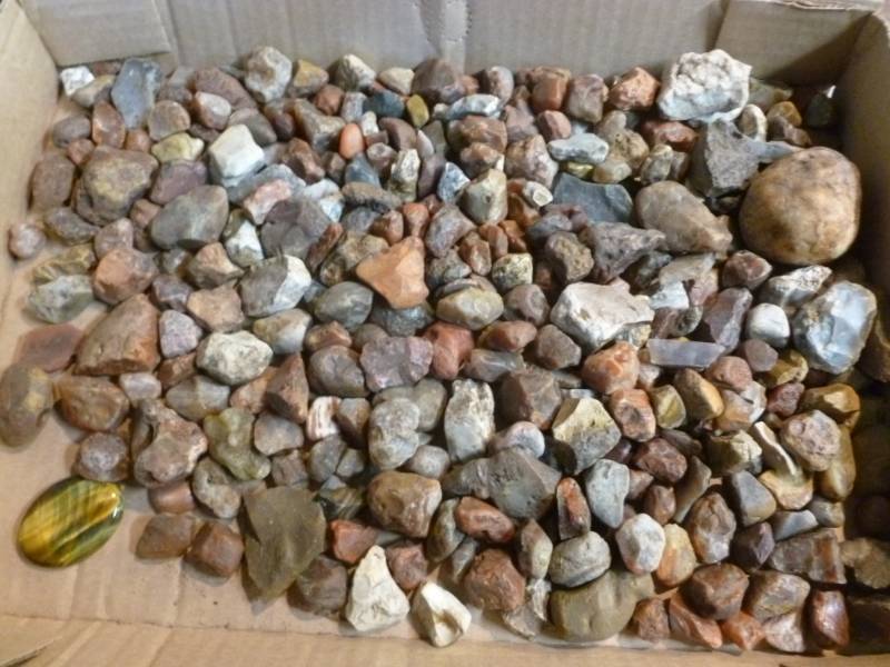 lot 177 image: Collector Rocks
