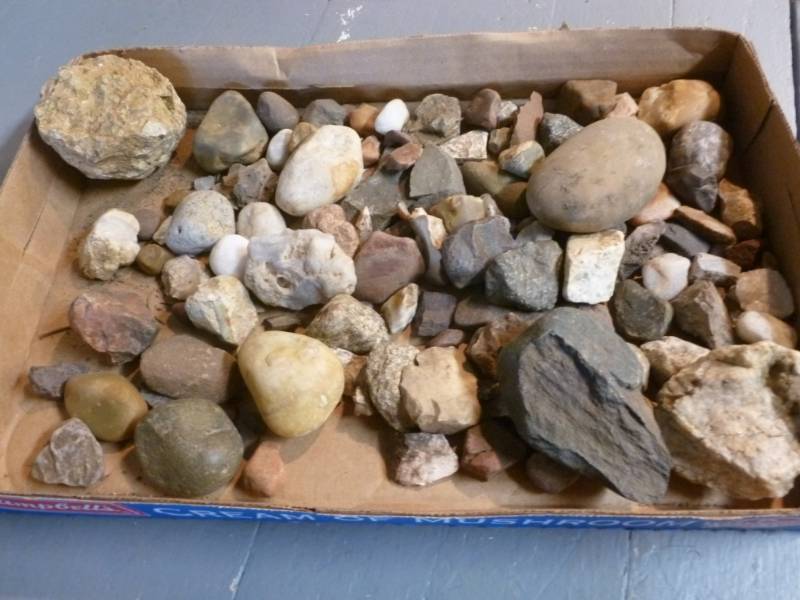 lot 182 image: Collector Rocks