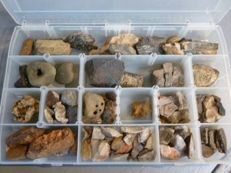 lot 184 image: Collector Rocks