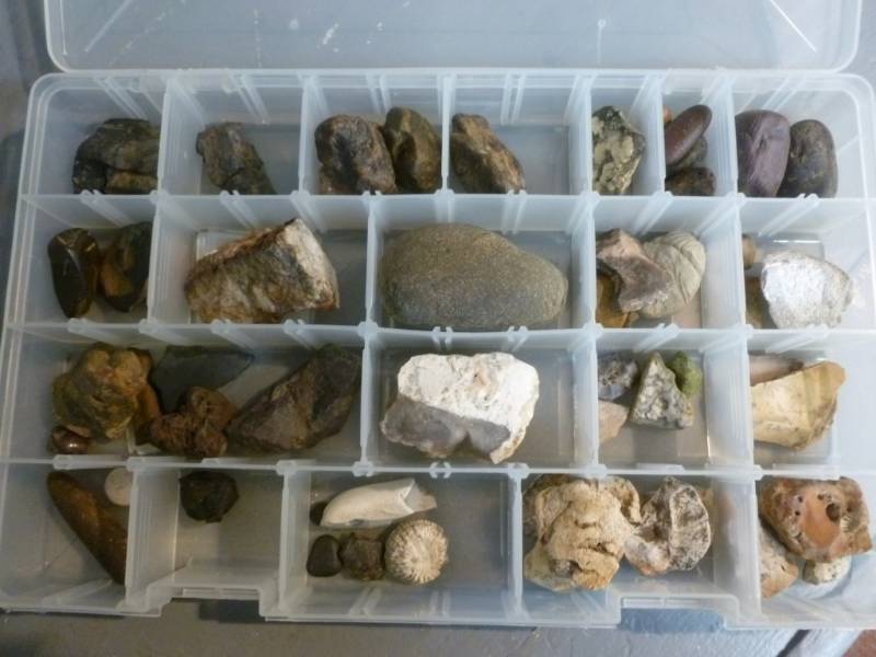 lot 185 image: Collector Rocks