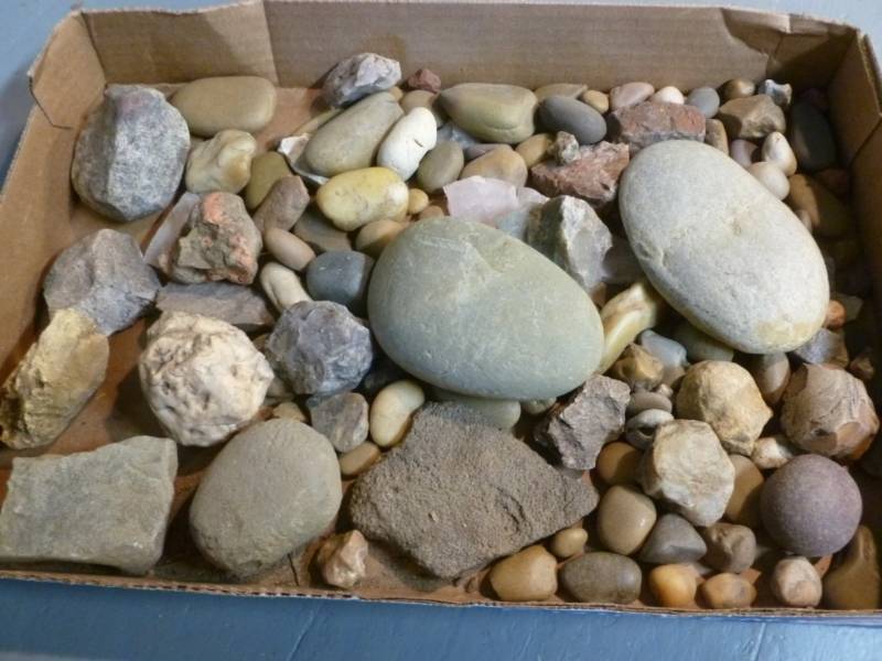 lot 186 image: Collector Rocks