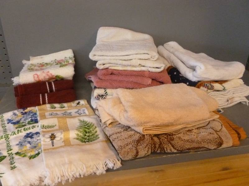 lot 200 image: Towels