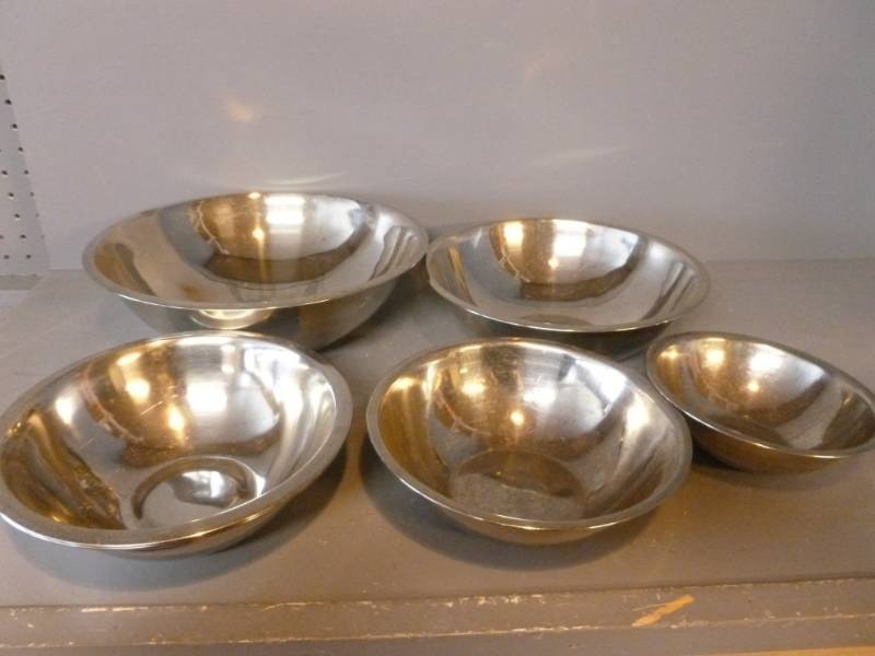 lot 204 image: Stainless Steel Bowl Set