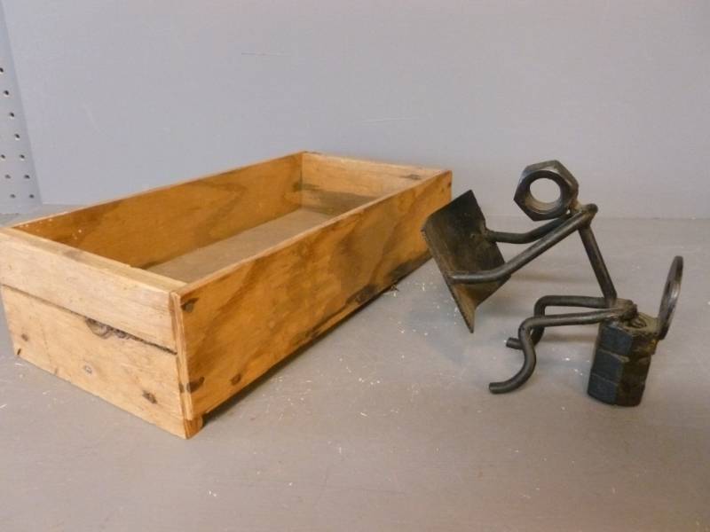 lot 208 image: Metal Art