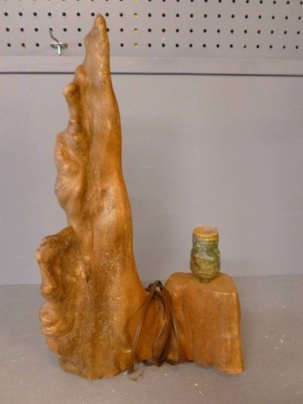 lot 220 image: Lamp