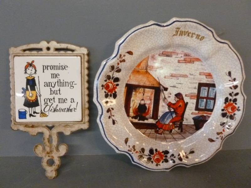 lot 226 image: Cast Iron Trivet