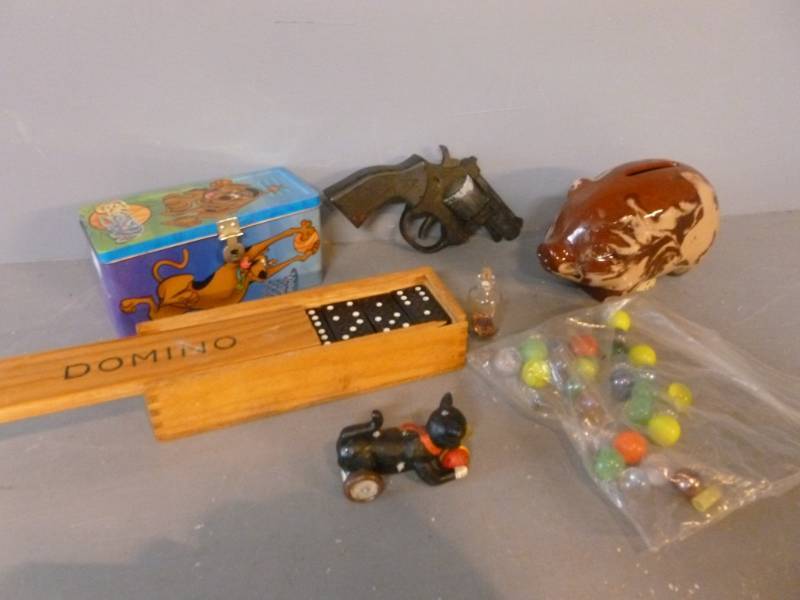 lot 228 image: Collectible