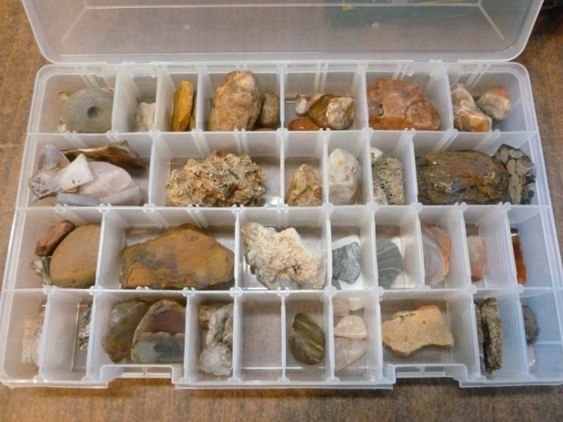 lot 248 image: Collector Rocks