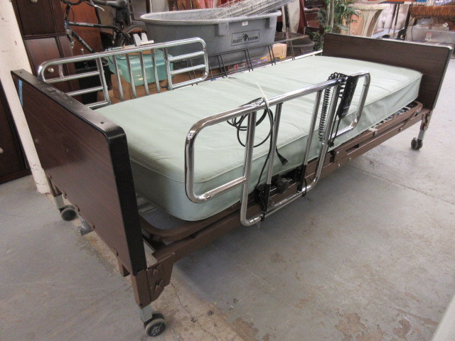 ADJUSTABLE MEDICAL BED