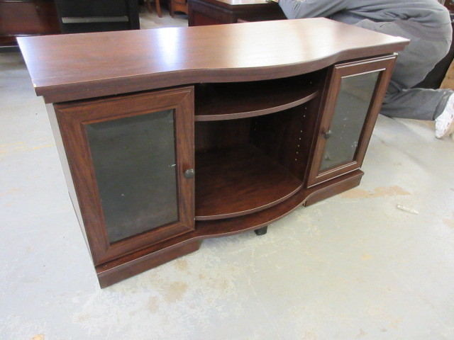LAMINATE MEDIA STAND