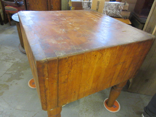 SOLID MAPLE WOOD BUTCHERS BLOCK ISLAND