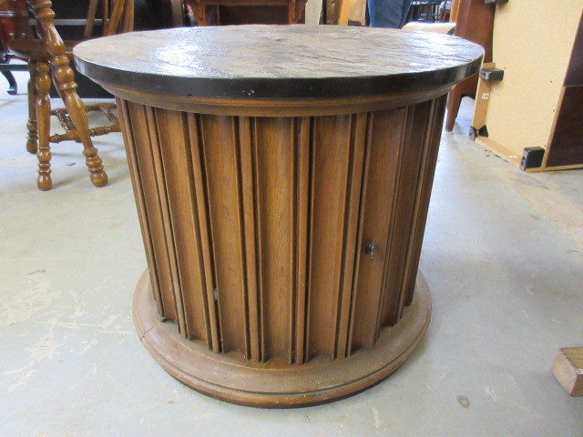 STONE TOP OCCASIONAL TABLE AND ACCESSORIES