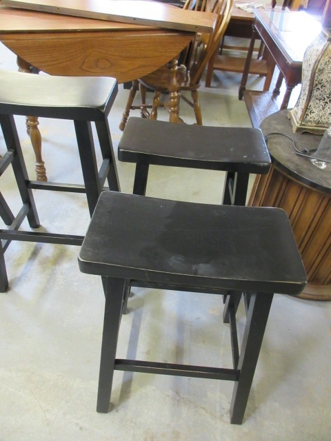 BLACK WOODEN BAR STOOLS