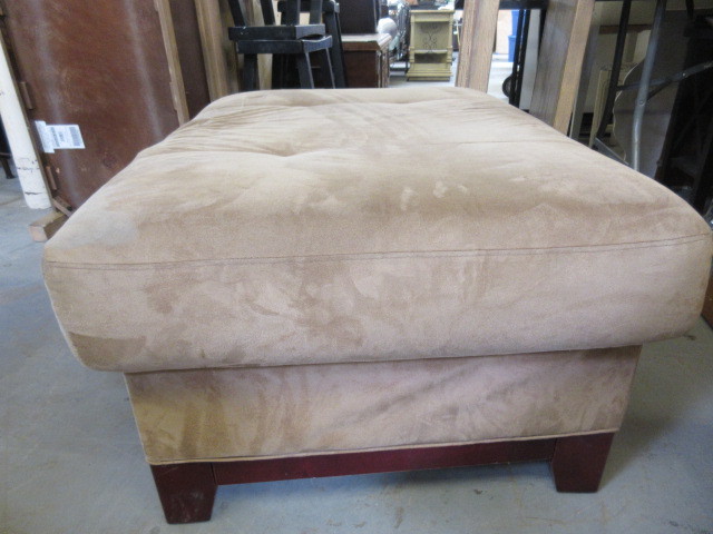 MICROFIBER OTTOMAN.