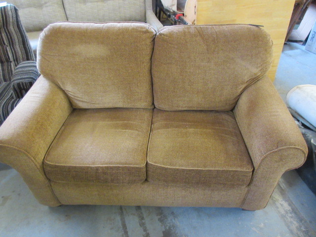 FLEXSTEEL LOVESEAT