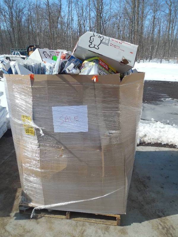 PALLET LOT OF SMALL MERCHANDISE