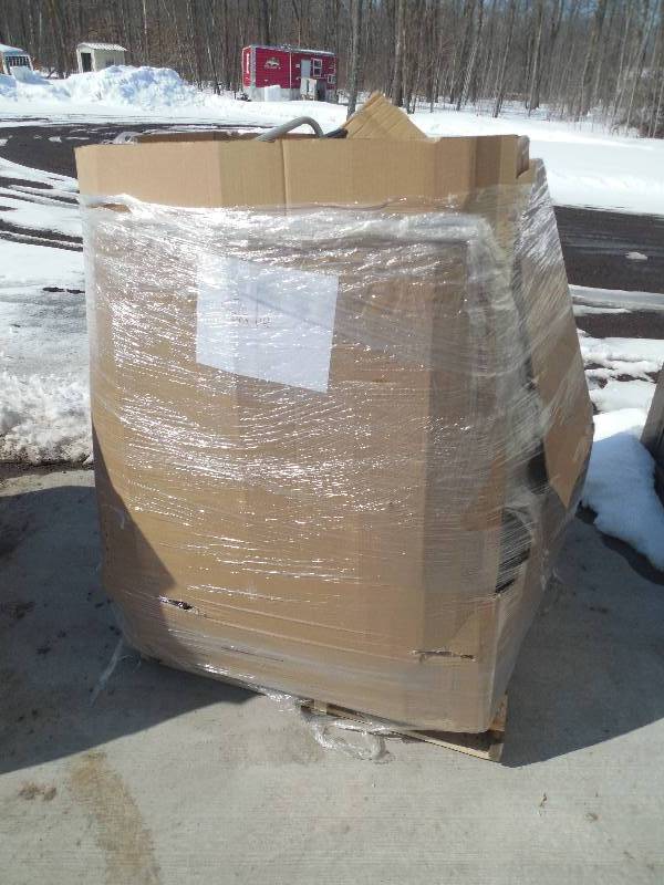 PALLET LOT OF SMALL MERCHANDISE