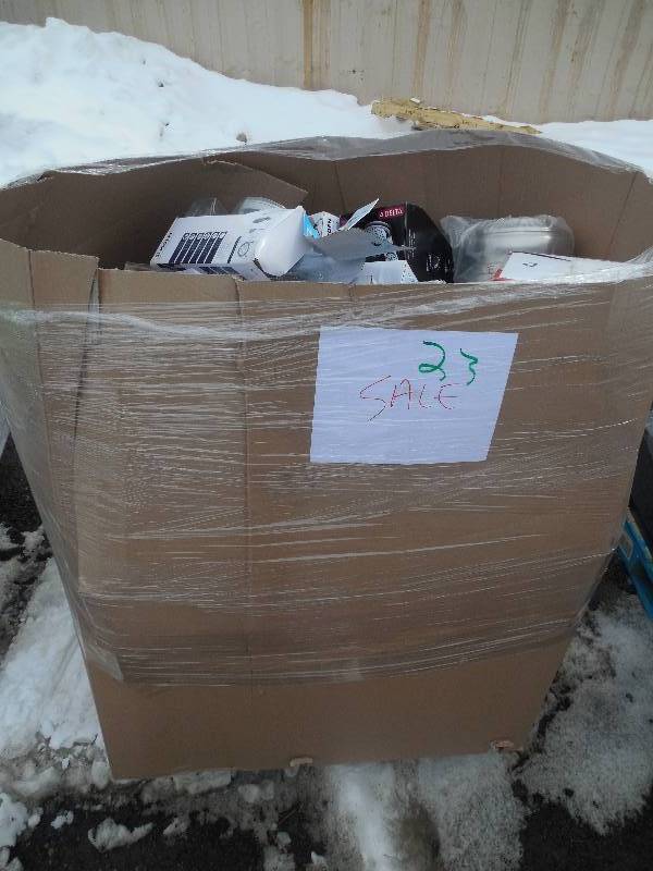 PALLET LOT OF SMALL MERCHANDISE