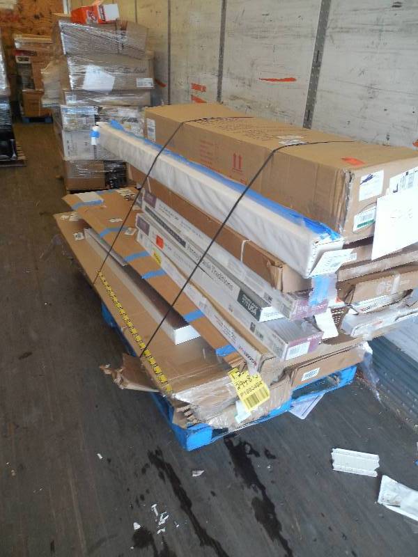 PALLET LOT OF FLOORING