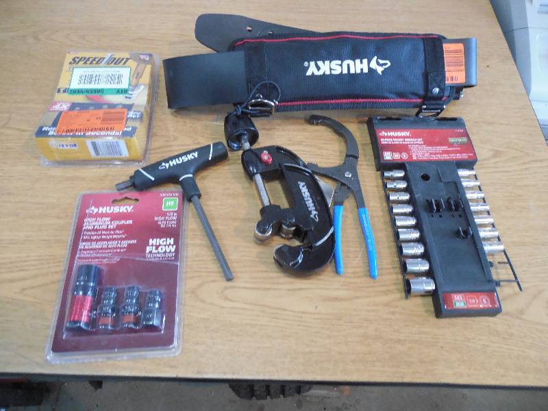 lot 12 image: ASSORTED TOOL LOT