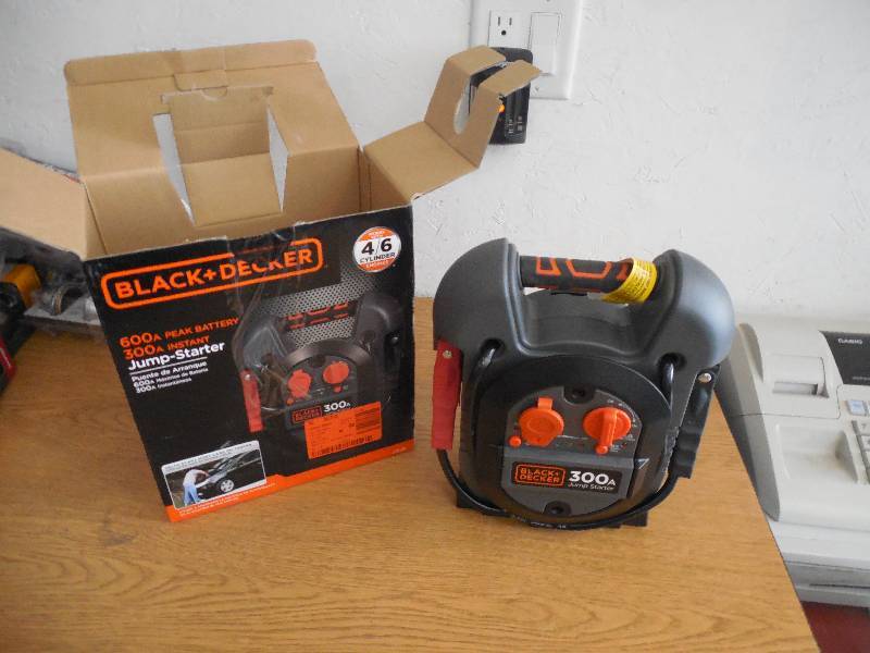 lot 19 image: BLACKDECKER 300 Amp Portable Jump Starter