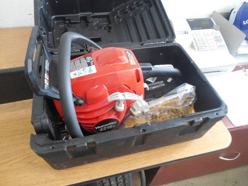 lot 20 image: Homelite 18 in. 42cc Gas Chainsaw