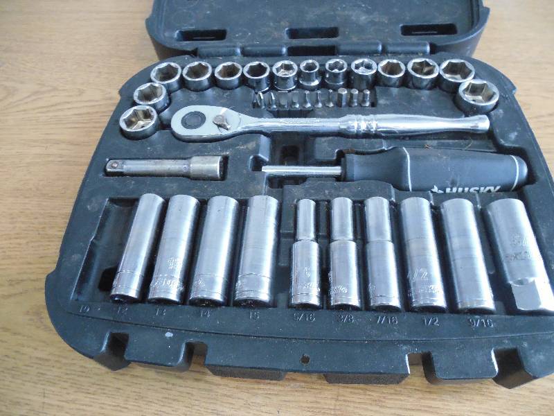 lot 25 image: Husky Mechanics Tool Set (38-Piece)