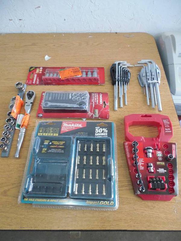 lot 29 image: ASSORTED TOOL BOX LOT