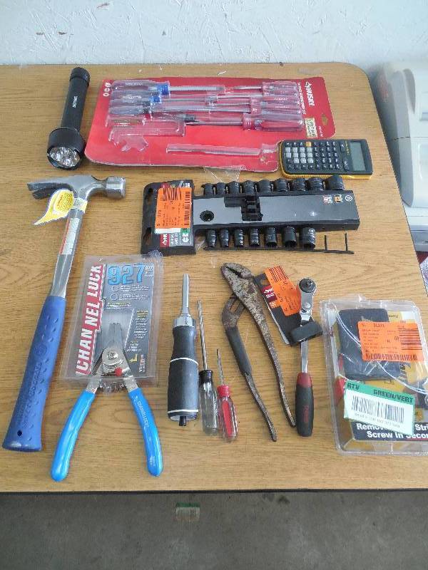 lot 30 image: ASSORTED BOX LOT OF TOOLS
