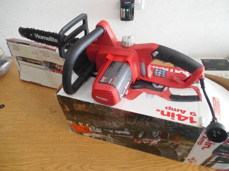 lot 31 image: Homelite 14 in. 9 Amp Electric Chainsaw