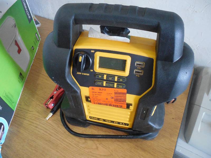 lot 32 image: DEWALT 1400 Peak Amp Jump Starter with Digital Compressor