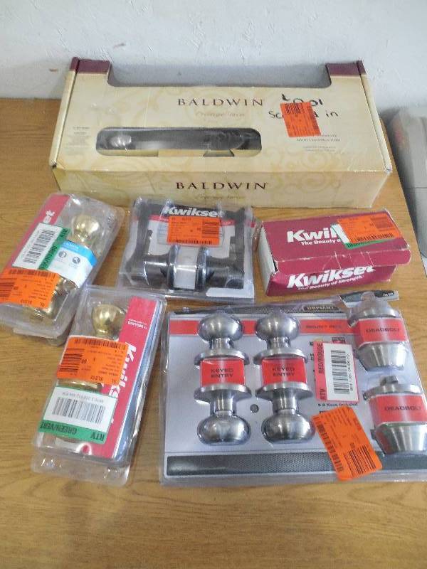 lot 34 image: (6) DOOR KNOB ENTRY SETS