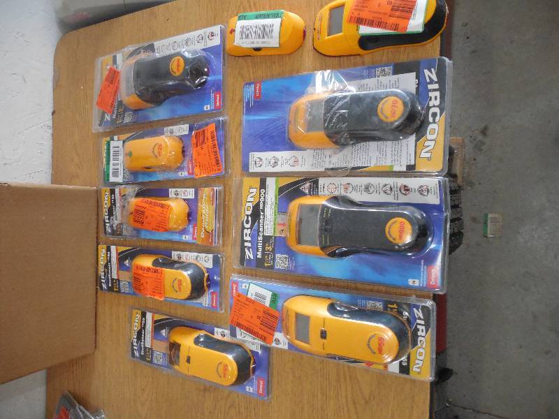 lot 35 image: (10) STUD FINDER LOT