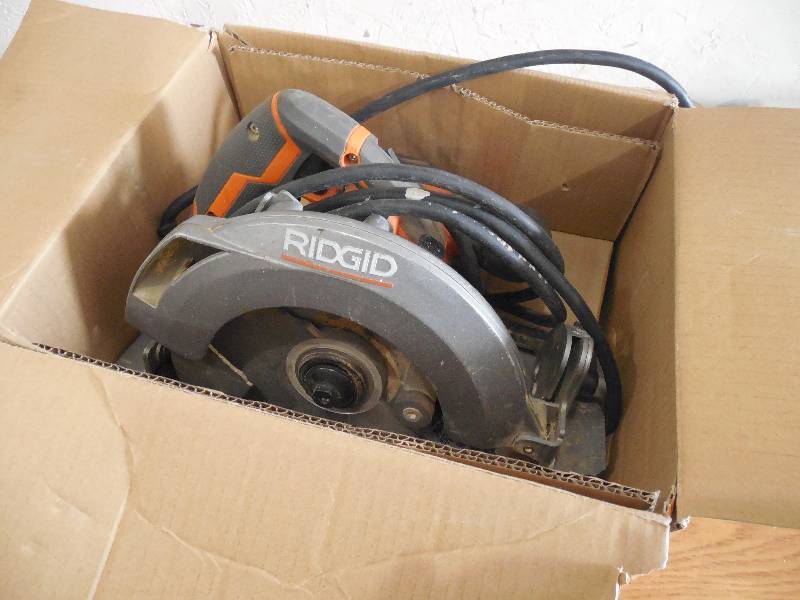 lot 41 image: RIDGID Fuego 12 Amp 6-12 in. Magnesium Compact Framing Circular Saw