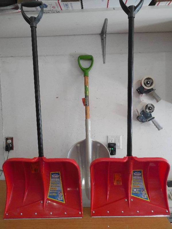 lot 88 image: (3) SNOW SHOVEL LOT