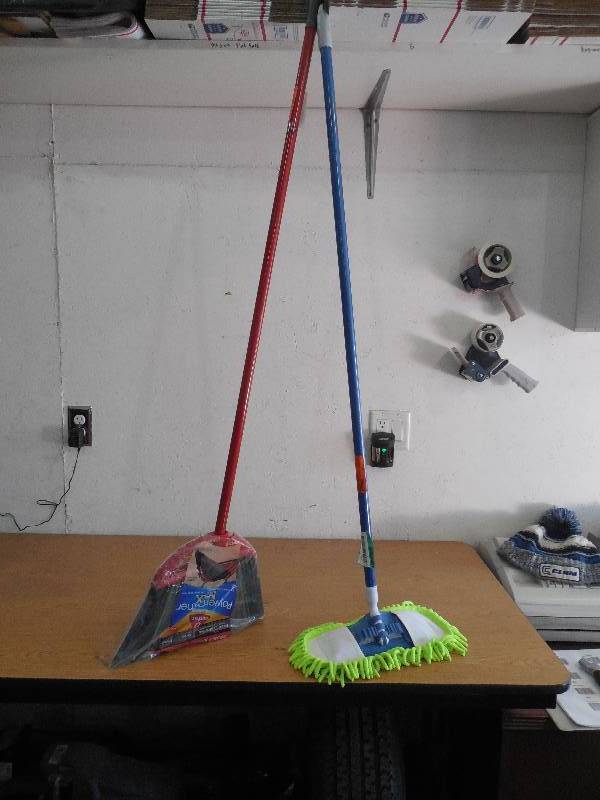 lot 97 image: BROOM AND FLOOR MOP