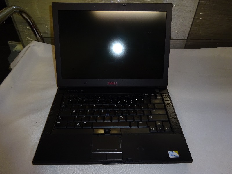 lot 4 image: Dell Laptop E6400
