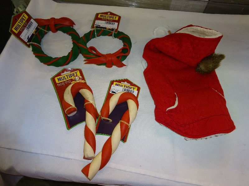 lot 8 image: Variety of Dog toys New