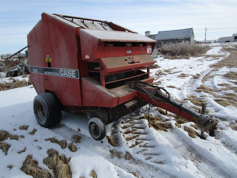 lot 10 image: Case IH 3650 Baler