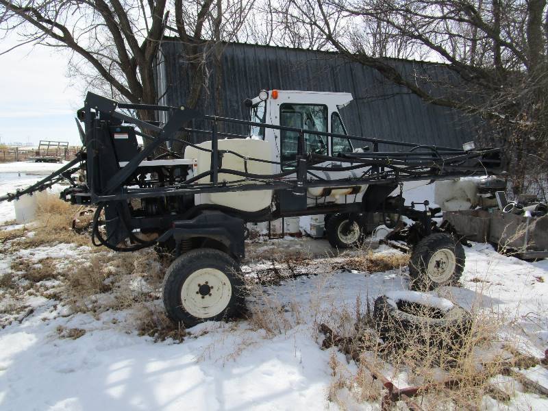 lot 11 image: Melroe 220 Spray Coupe