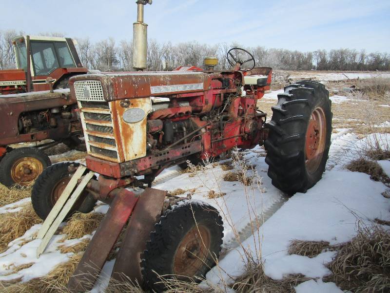 lot 12 image: International 560 Diesel
