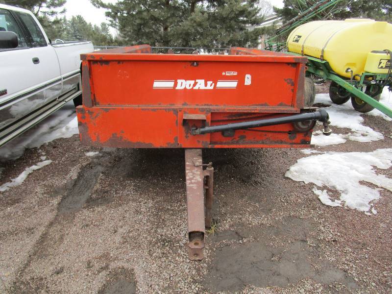 lot 15 image: Dual 600 Manure Spreader