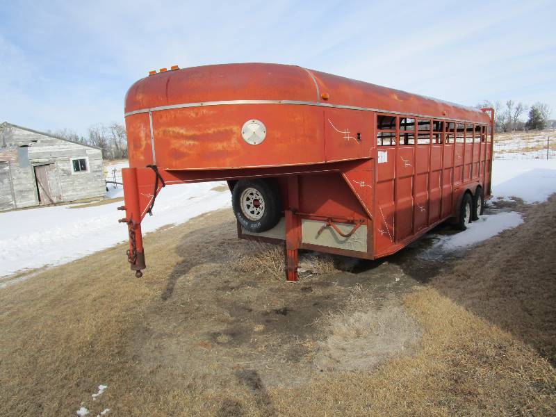 lot 16 image: 88 Vern 20 Stock Trailer