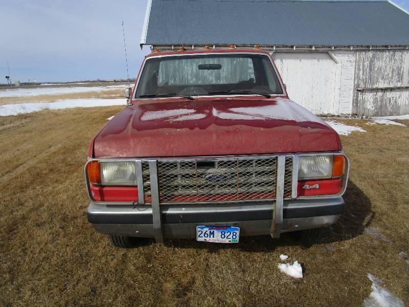 lot 29 image: 87 Ford F250