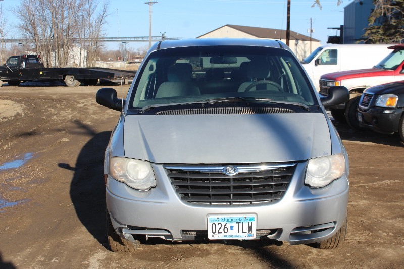2005 Chrysler Town & Country LX - Stow N Go -