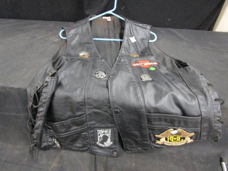 XL Mens Vest with Patches and Pins Leather
