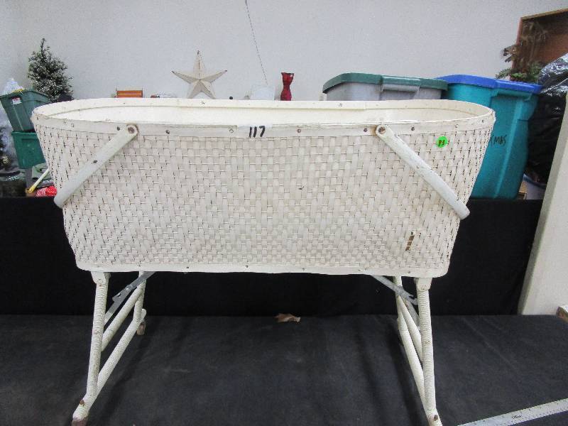 Foldup on wheels Basinet