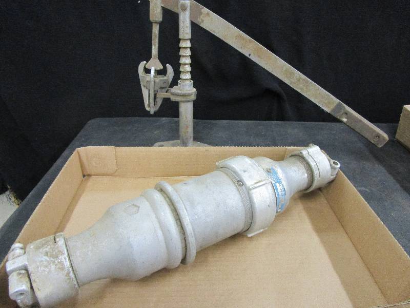Hand Puller and Electrical Connector 100 Amp