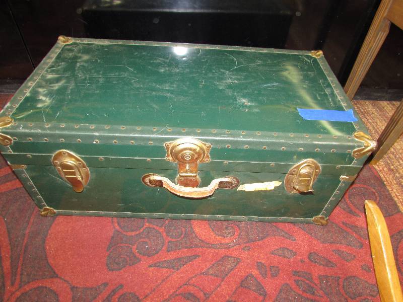 lot 363 image: OLDER TRUNK, GREEN, METAL. WAS NOT ABLE TO GET IT OPEN FOR PICTURES, SEEMS TO BE EMPTY
